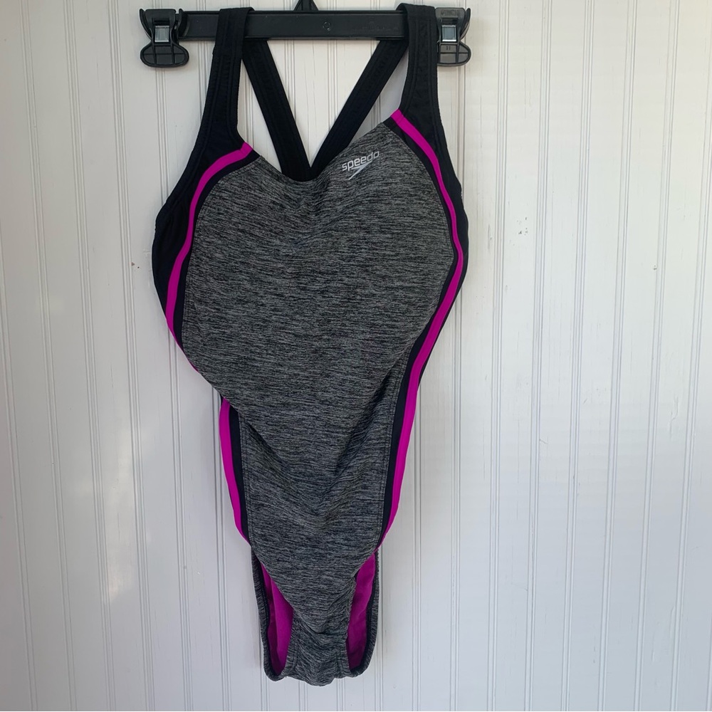 Speedo (Size 8) Heather Gray and Magenta (or purple to me) One Piece Swimsuit